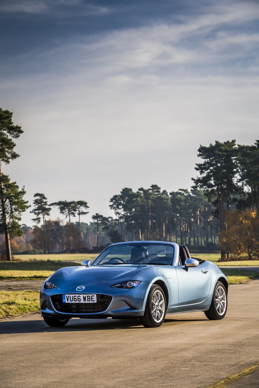  Mazda MX-5 Arctic 2017 года  (UK) (фото 28 из 53)